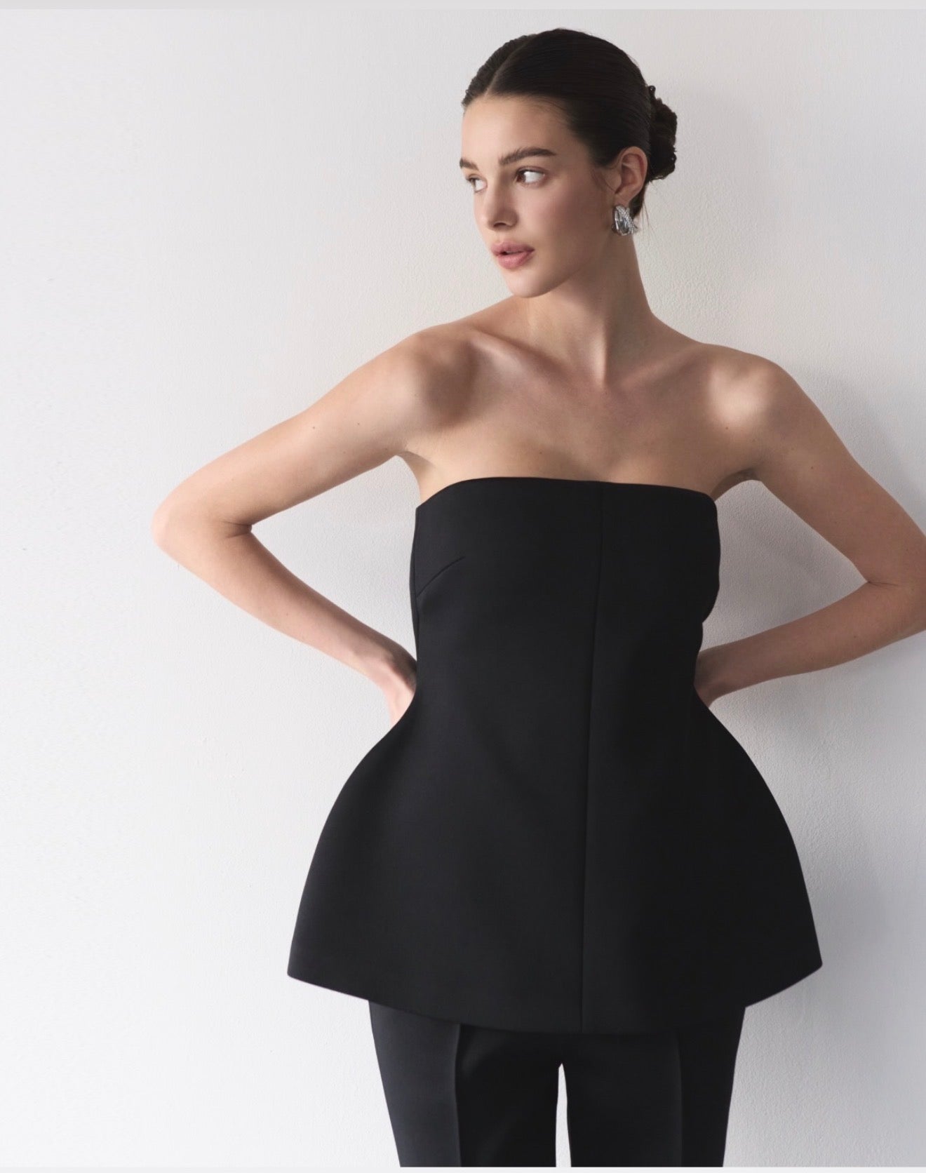 Hourglass Strapless Top